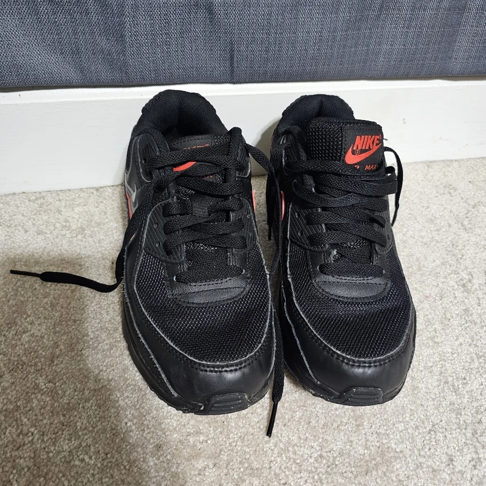 ​Nike Air Max 90 GS Black Red 6Y
